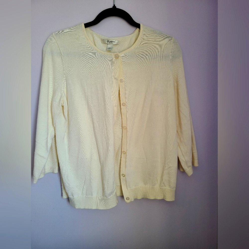 Liz Claiborne cream cardigan w/ three quarter length sleeves, like new! Size L